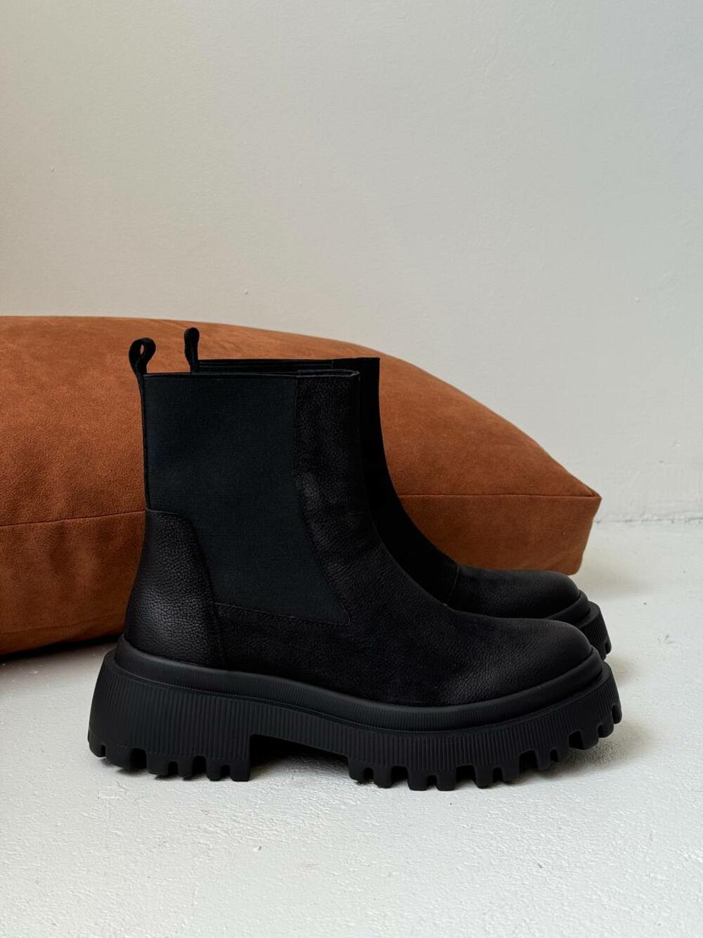 Класичні Челсі з резинкою, B-170-01 чорний, 36