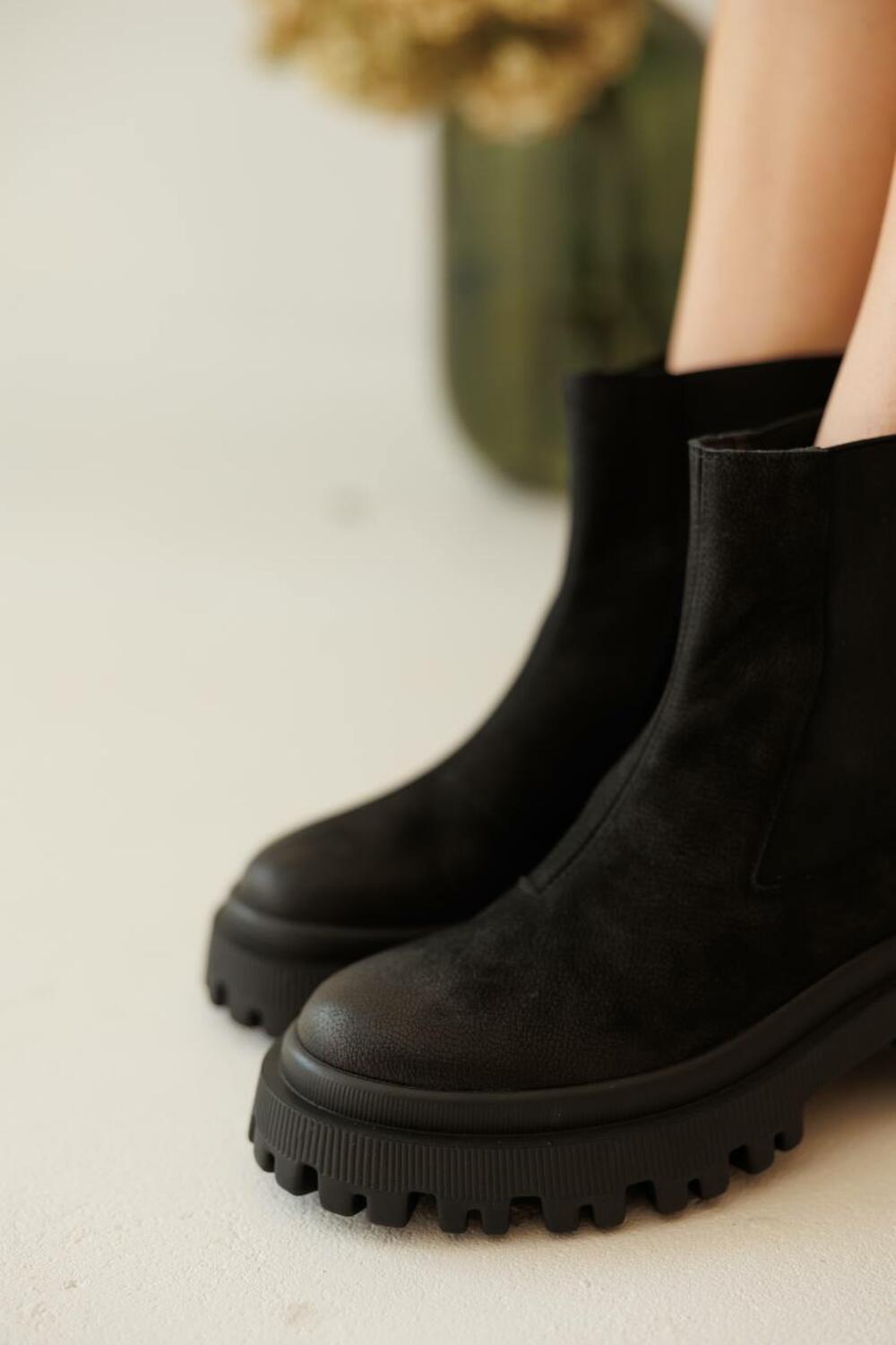 Класичні Челсі з резинкою, B-170-01 чорний, 36