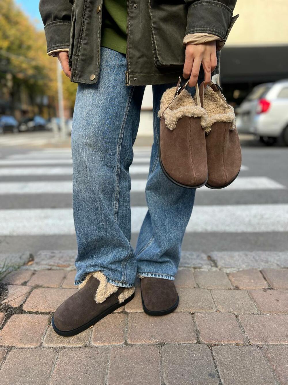 Клоги натуральні з хутром, 246 Шоколад, 41