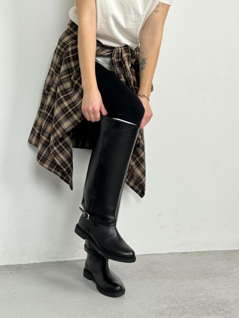 Чоботи труби шкіряні з ремінцем, 5-2555 чорний, 40