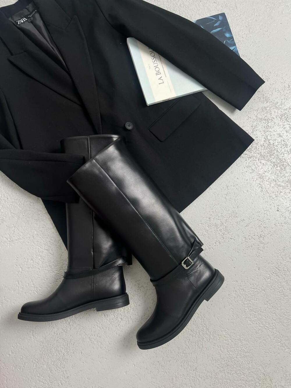 Чоботи труби шкіряні з ремінцем, 5-2555 чорний, 39