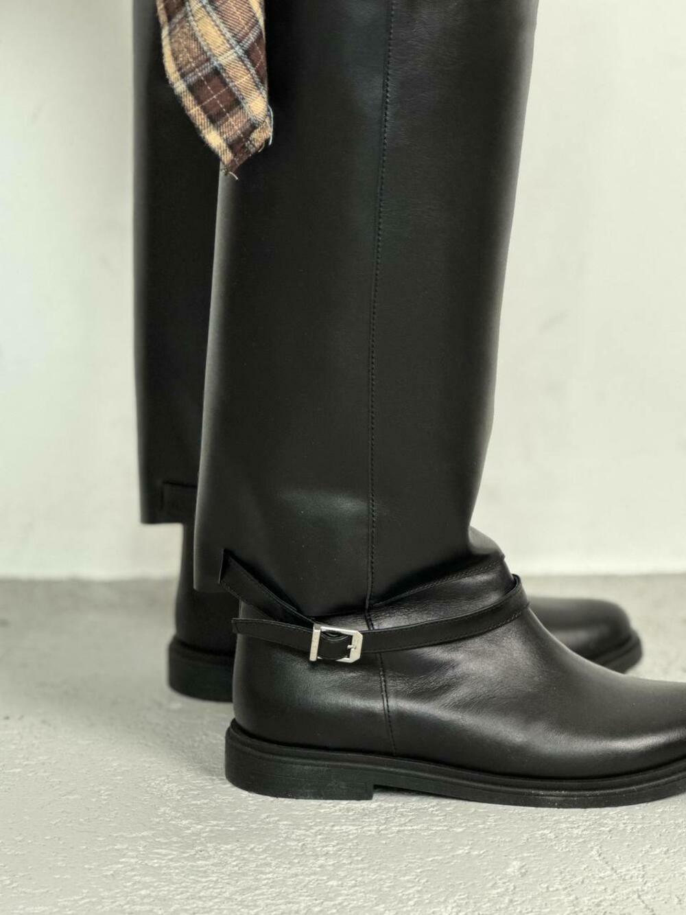 Чоботи труби шкіряні з ремінцем, 5-2555 чорний, 41