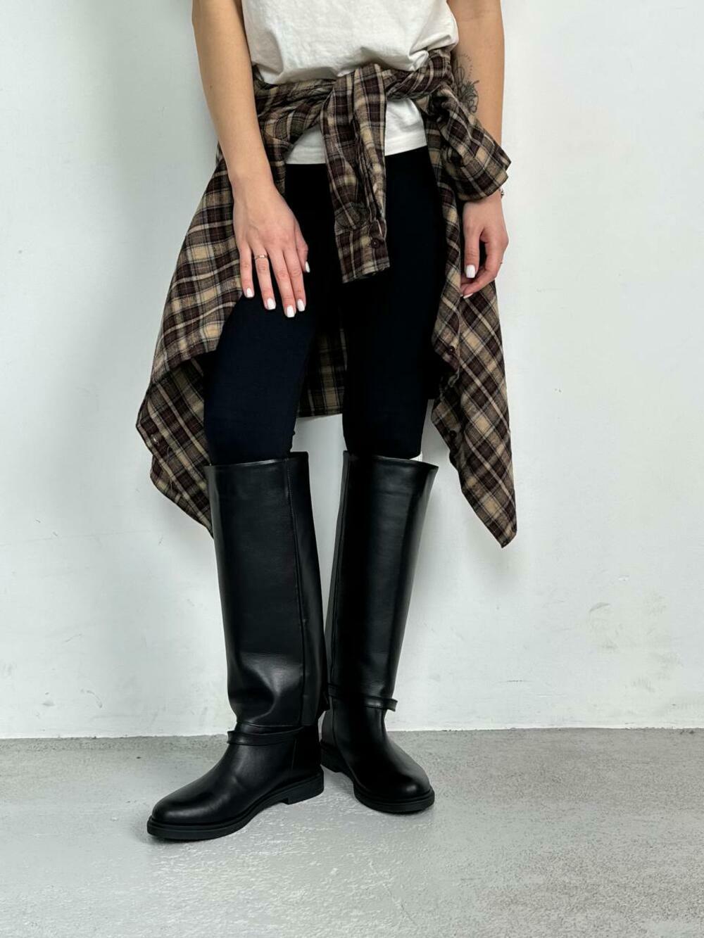 Чоботи труби шкіряні з ремінцем, 5-2555 чорний, 41