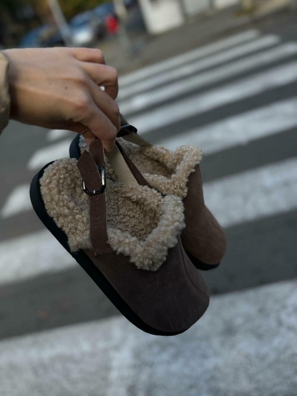 Клоги натуральні з хутром, 246 Шоколад, 36