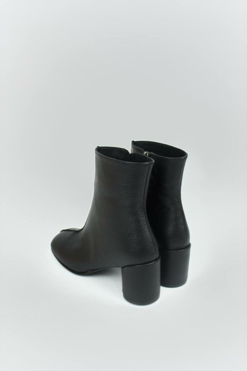 Ботильйони Наомі з зовнішнім швом, шкіра флотар, 25204 чорний, 36