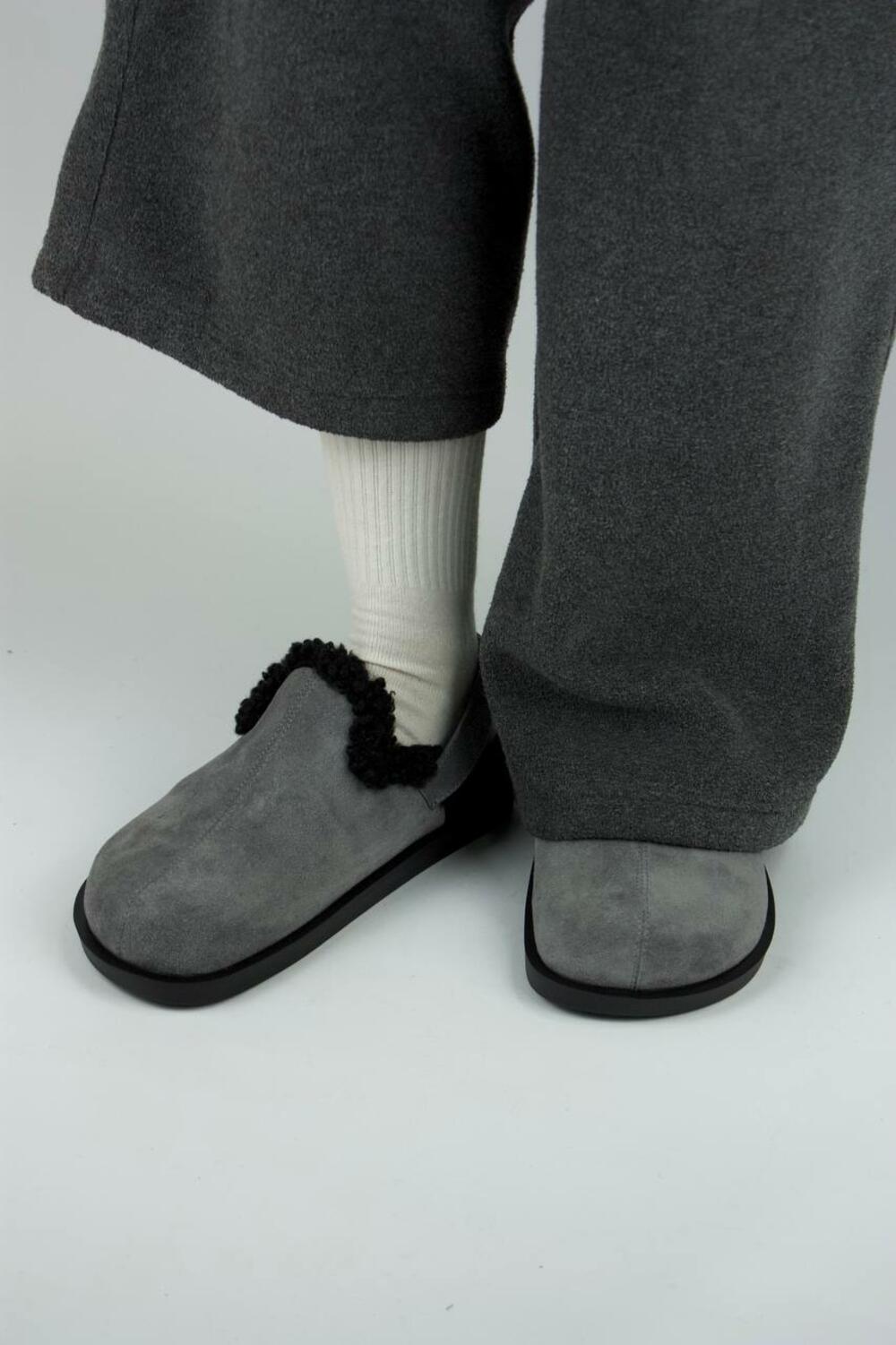 Клоги натуральні з хутром, 246 сірий+чорний, 40