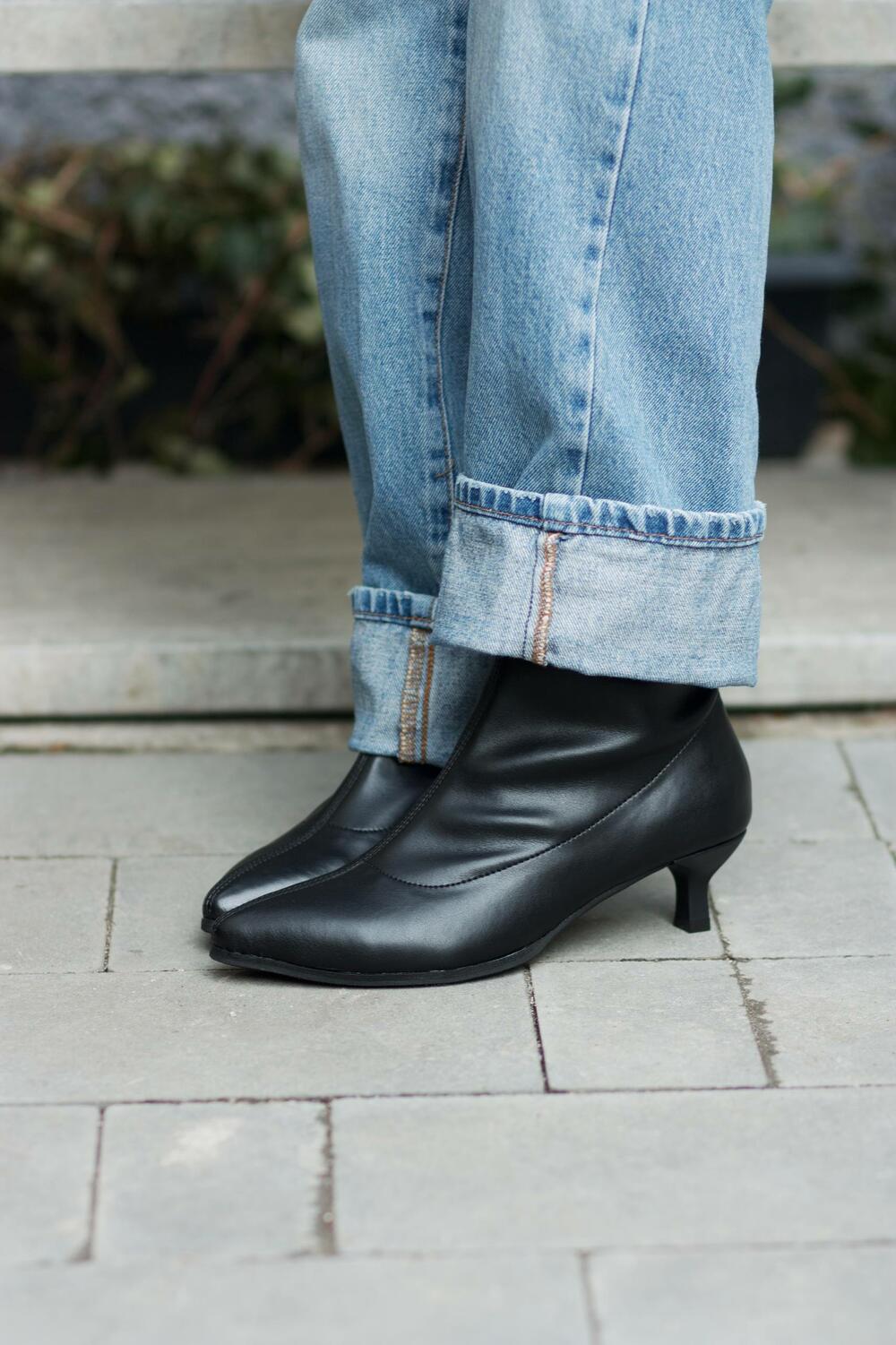 Ботильйони натуральні, шкіряні 4057/3 чорний, 40