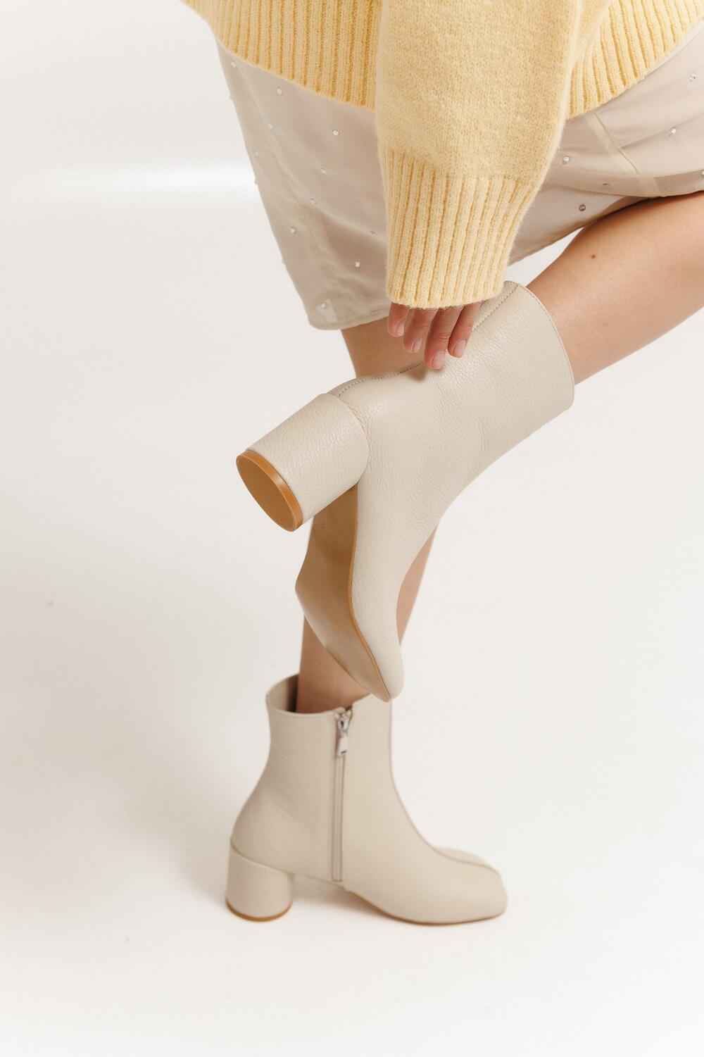 Ботильйони Наомі, шкіряний підклад, (шкіра флотар), 25204 молочний, 40