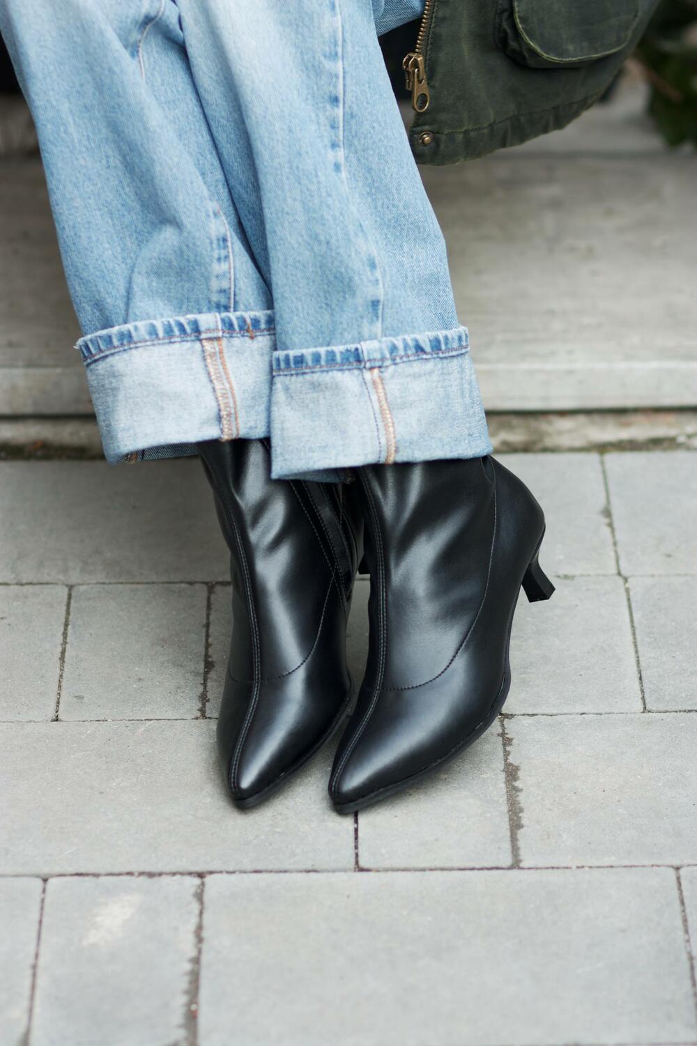 Ботильйони натуральні, шкіряні 4057/3 чорний, 40