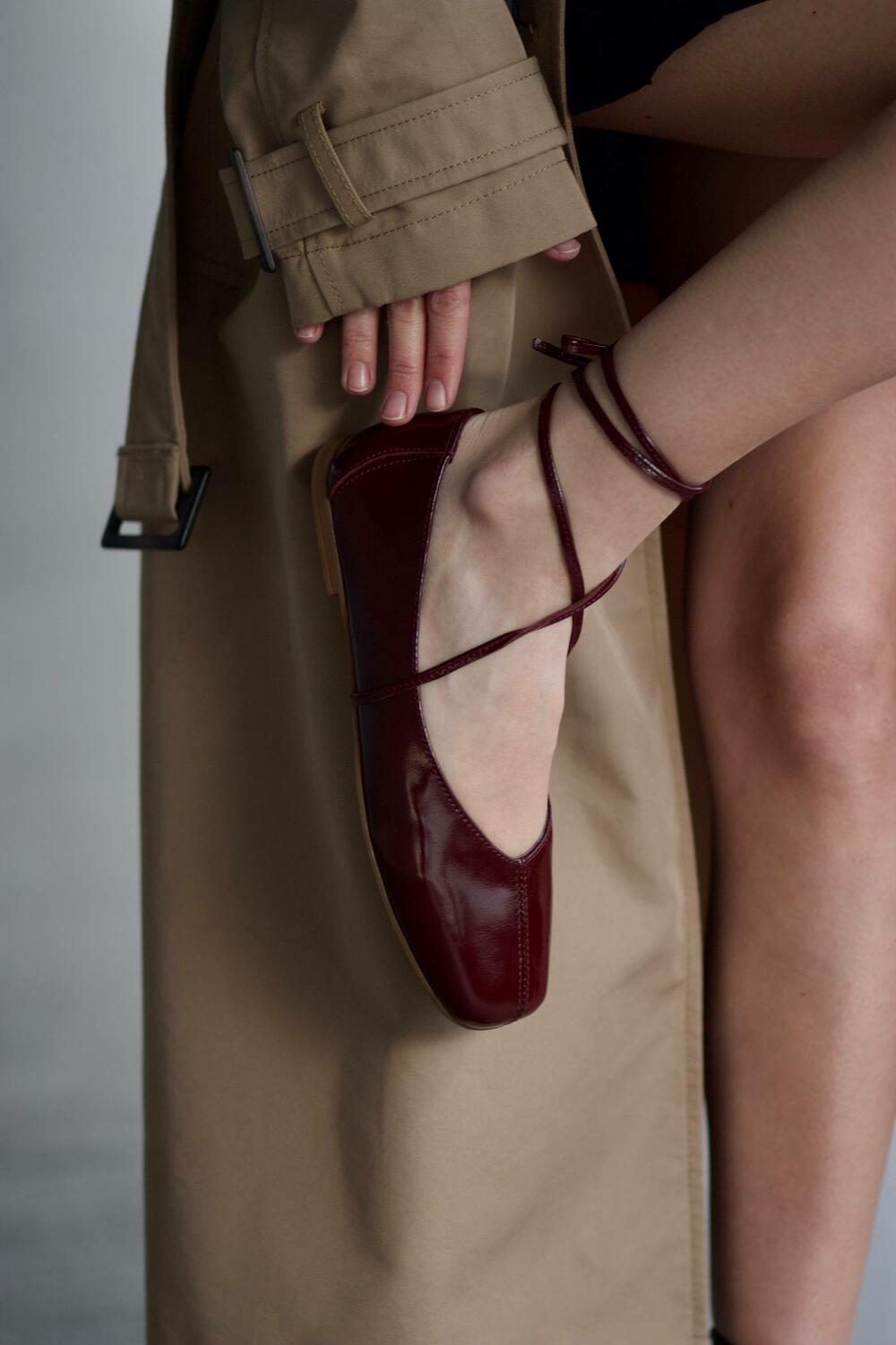 Балетки з квадратним носиком та зав'язками, лакові, 4035 