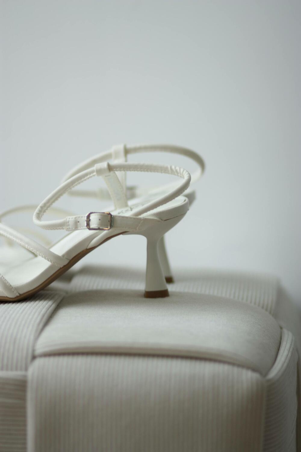 Босоніжки на підборах 6 см, 957090/26-02W білий, 40