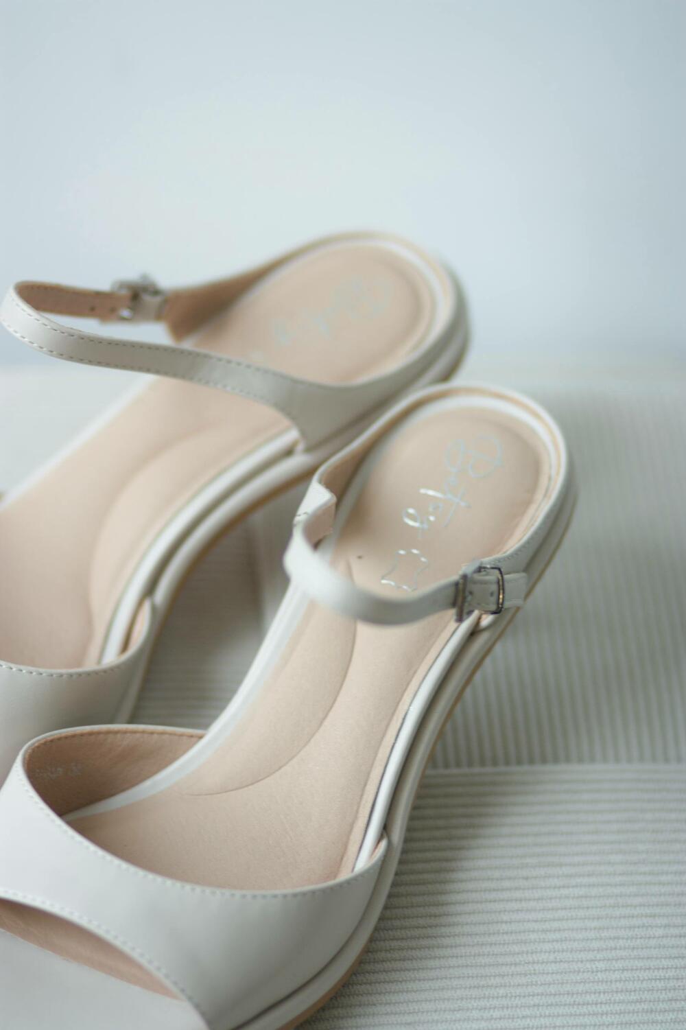 Босоніжки з двома ремінцями, 4 см, 957082/01-04W беж, 40