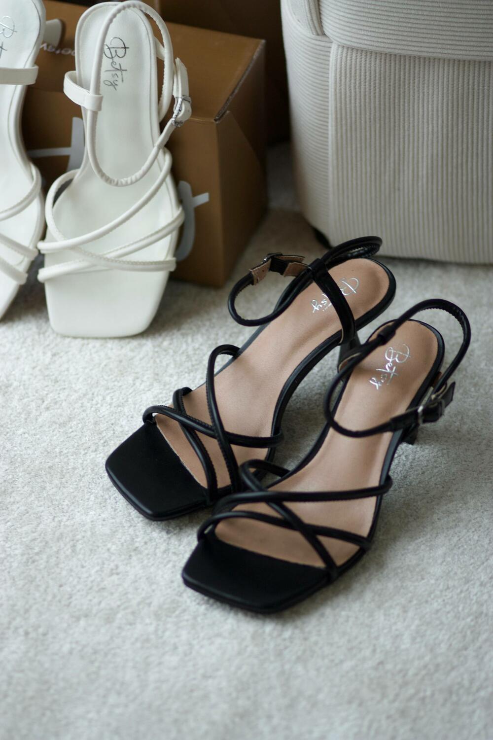 Босоніжки на підборах 6 см, 957090/26-01W чорний, 40