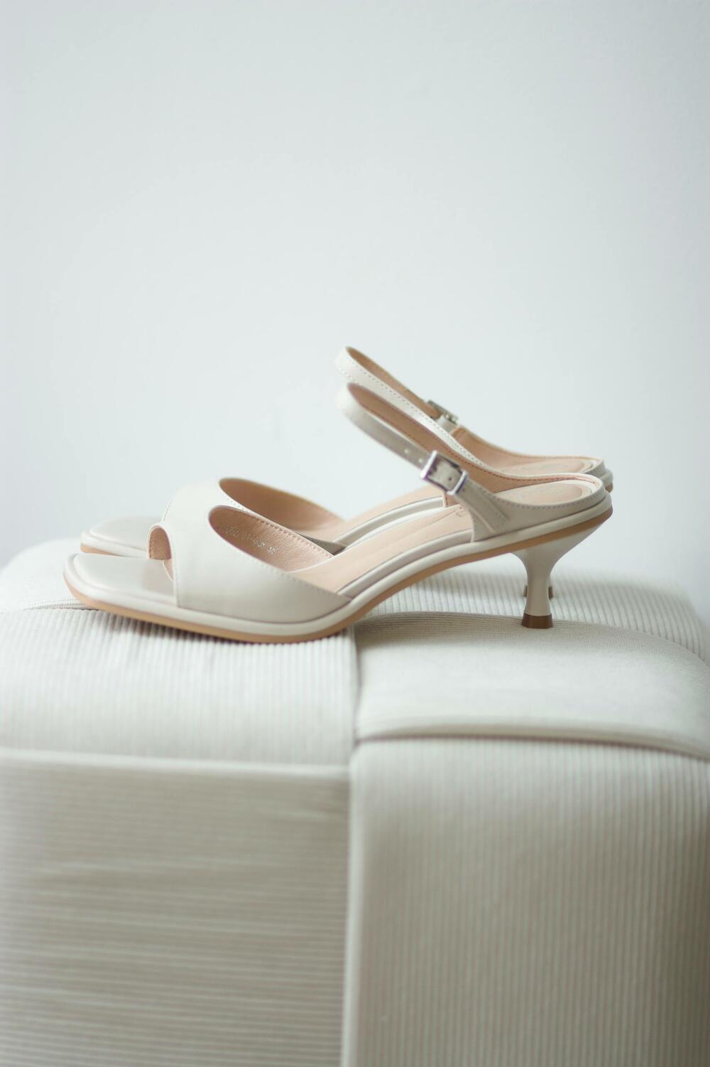 Босоніжки з двома ремінцями, 4 см, 957082/01-04W беж, 40