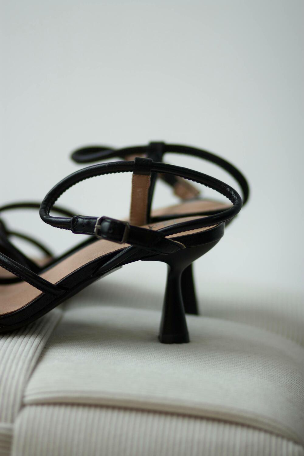 Босоніжки на підборах 6 см, 957090/26-01W чорний, 40